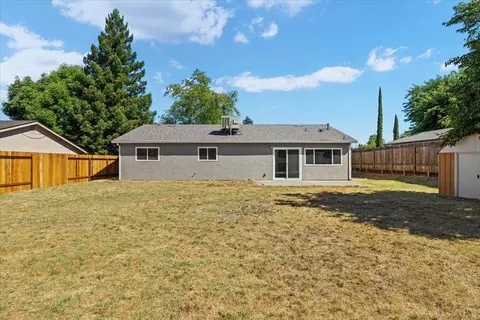 Exterior - 204 Willowmere Dr, Folsom, CA 95630 photo 11 of 12