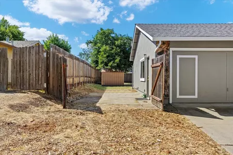 Exterior - 204 Willowmere Dr, Folsom, CA 95630 photo 3 of 12