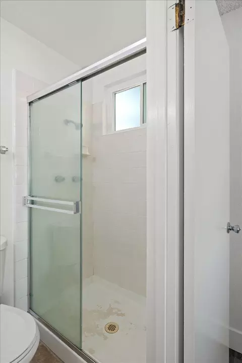 Bath - 204 Willowmere Dr, Folsom, CA 95630 photo 3 of 5