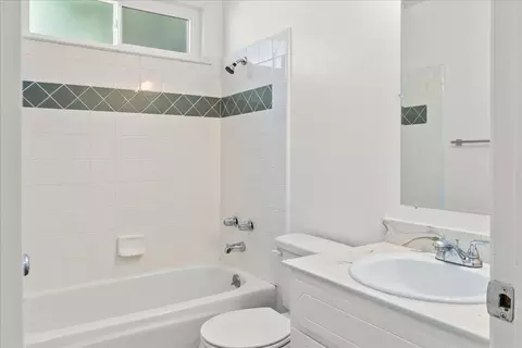 Bath - 204 Willowmere Dr, Folsom, CA 95630 photo 4 of 5