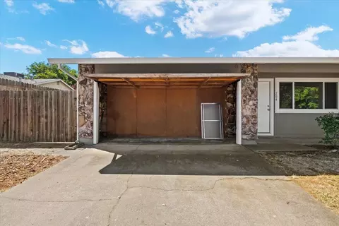 Exterior - 204 Willowmere Dr, Folsom, CA 95630 photo 9 of 12
