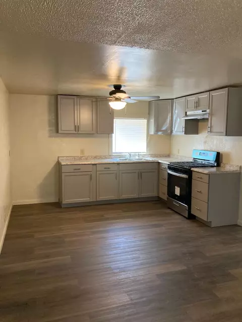 5692 Riverside Dr, Olivehurst, CA 95961 photo 2