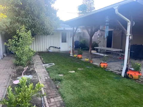 Exterior - 1725 W Lodi Ave, Lodi, CA 95242 photo 3 of 4