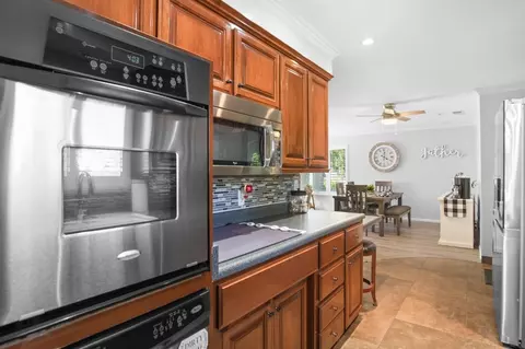 Kitchen - 1725 W Lodi Ave, Lodi, CA 95242 photo 4 of 4