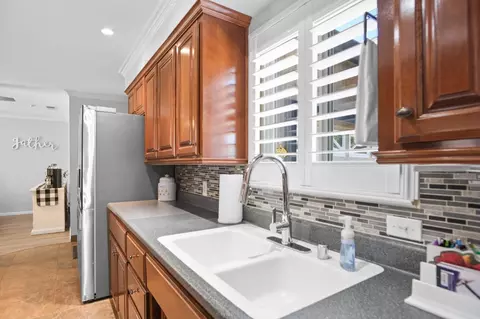 Kitchen - 1725 W Lodi Ave, Lodi, CA 95242 photo 3 of 4