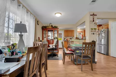 Dining - 662 Paradise Rd, Modesto, CA 95351 photo 1 of 1