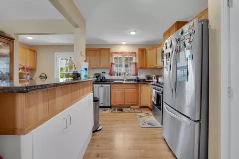 Kitchen - 662 Paradise Rd, Modesto, CA 95351 photo 1 of 3