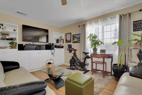 Living - 662 Paradise Rd, Modesto, CA 95351 photo 1 of 1