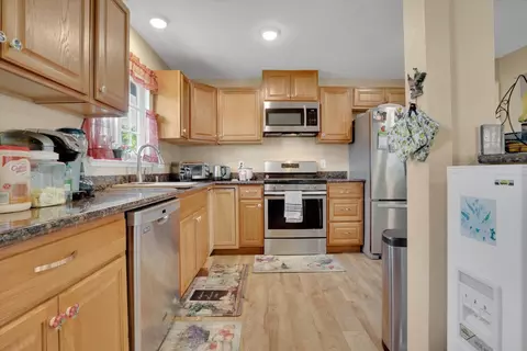 Kitchen - 662 Paradise Rd, Modesto, CA 95351 photo 3 of 3