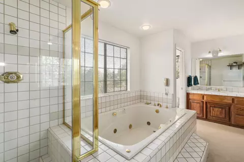 Bath - 5335 Robertson Ave, Carmichael, CA 95608 photo 4 of 11