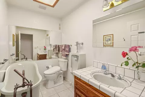 Bath - 5335 Robertson Ave, Carmichael, CA 95608 photo 8 of 11