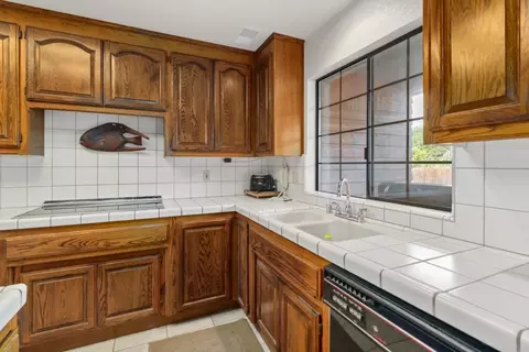 Kitchen - 5335 Robertson Ave, Carmichael, CA 95608 photo 3 of 5