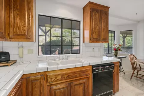 Kitchen - 5335 Robertson Ave, Carmichael, CA 95608 photo 4 of 5