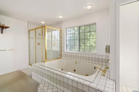 Bath - 5335 Robertson Ave, Carmichael, CA 95608 photo 3 of 11