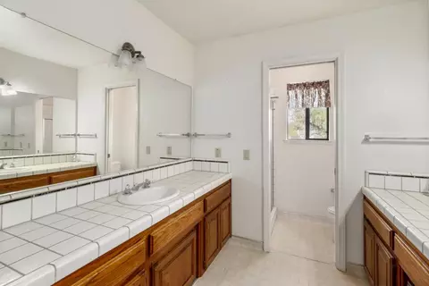 Bath - 5335 Robertson Ave, Carmichael, CA 95608 photo 5 of 11