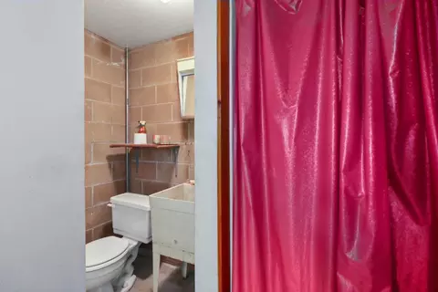 Bath - 5335 Robertson Ave, Carmichael, CA 95608 photo 11 of 11