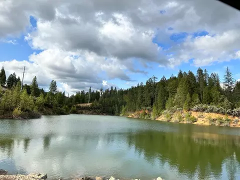 17740 Lowell Hill Rd, Nevada City, CA 95959