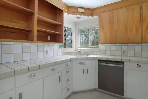 Kitchen - 6791 E Live Oak Rd, Lodi, CA 95240 photo 4 of 5