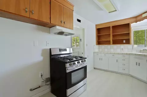 Kitchen - 6791 E Live Oak Rd, Lodi, CA 95240 photo 2 of 5