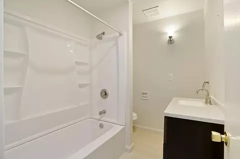 Bath - 6791 E Live Oak Rd, Lodi, CA 95240 photo 1 of 5