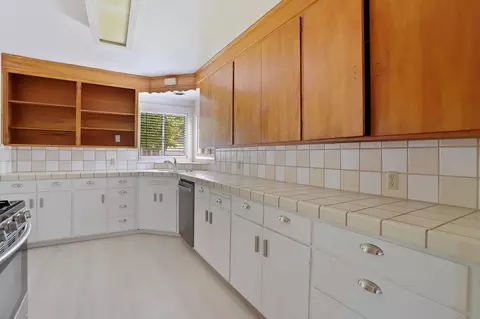 Kitchen - 6791 E Live Oak Rd, Lodi, CA 95240 photo 3 of 5
