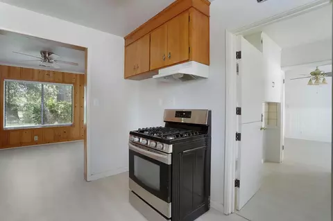 Entry Way - 6791 E Live Oak Rd, Lodi, CA 95240 photo 2 of 4