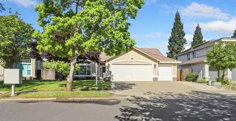 27 Crystal Hill Ct, Roseville, CA 95678