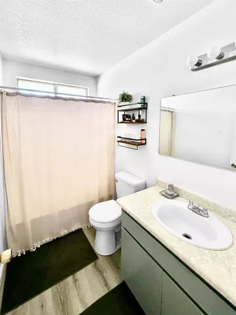 Bath - 760 Southgate, Willows, CA 95988 photo 1 of 1