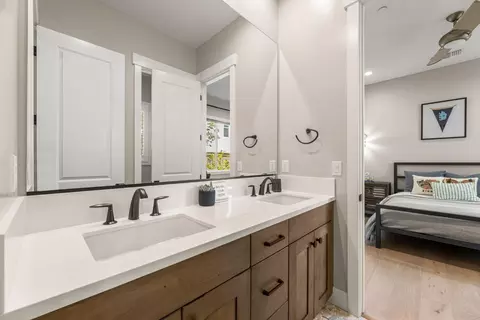 Bath - 3906 Skyline Dr, Rocklin, CA 95677 photo 10 of 11