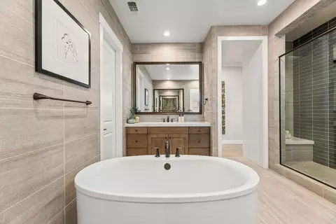 Bath - 3906 Skyline Dr, Rocklin, CA 95677 photo 5 of 11