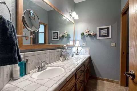 Bath - 2404 Chianti Cir, Modesto, CA 95356 photo 2 of 3