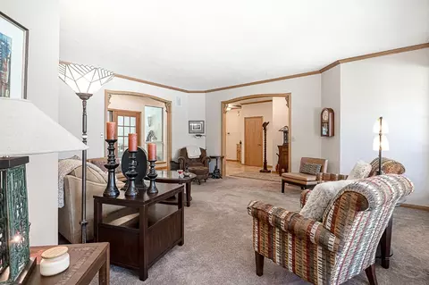 Living - 2404 Chianti Cir, Modesto, CA 95356 photo 2 of 6