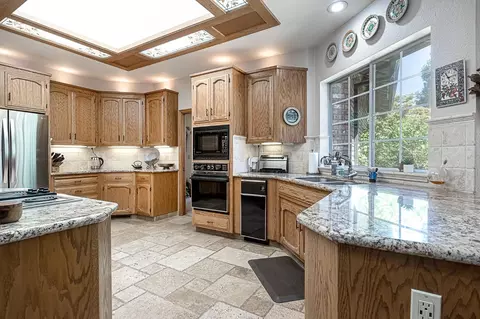 Kitchen - 2404 Chianti Cir, Modesto, CA 95356 photo 2 of 4