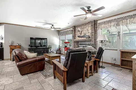 Living - 2404 Chianti Cir, Modesto, CA 95356 photo 4 of 6