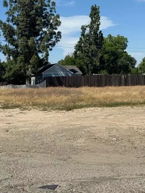 151 W Syracuse Ave, Turlock, CA 95380 photo 2