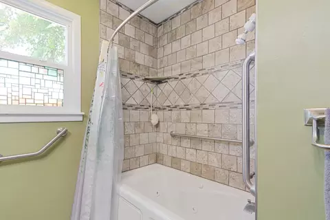 Bath - 103 Delano St, Elverta, CA 95626 photo 3 of 4