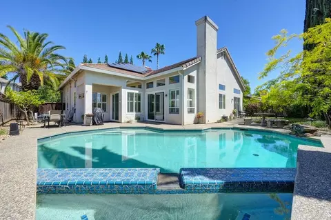 2416 Saint Andrews Dr, Rocklin, CA 95765