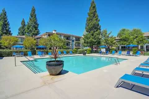 701 Gibson Dr #821, Roseville, CA 95678