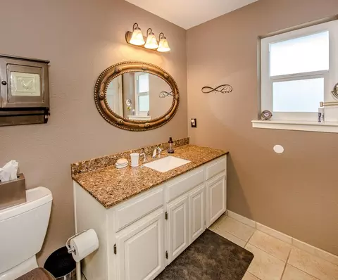 Bath - 501 Abbey St, Winters, CA 95694 photo 6 of 10