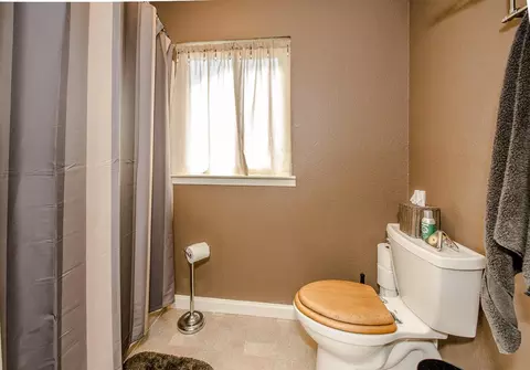 Bath - 501 Abbey St, Winters, CA 95694 photo 9 of 10