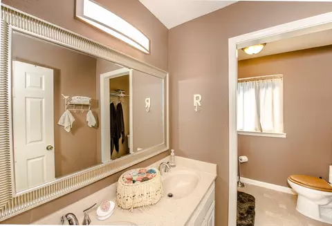 Bath - 501 Abbey St, Winters, CA 95694 photo 8 of 10