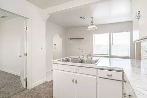744 W Yosemite Ave, Manteca, CA 95337 photo 8