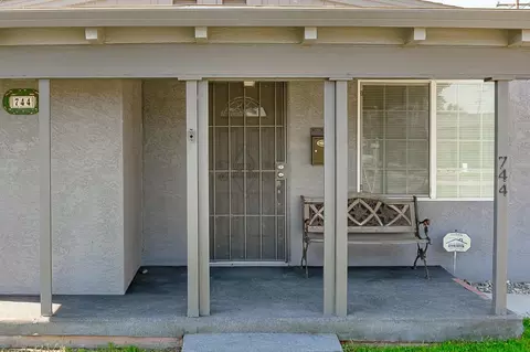 744 W Yosemite Ave, Manteca, CA 95337 photo 3