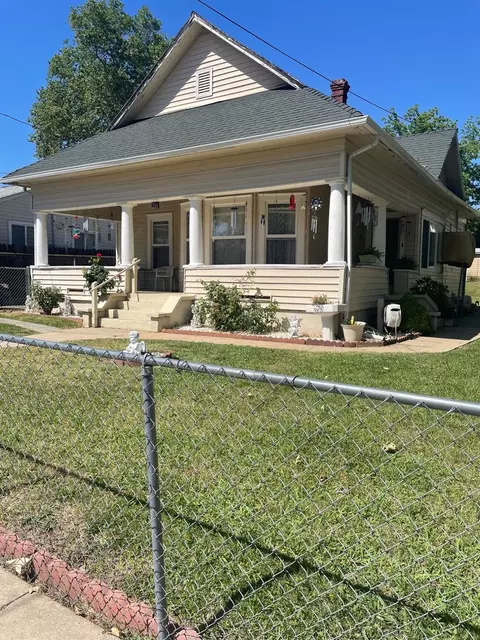 306 Circuit Dr, Roseville, CA 95678