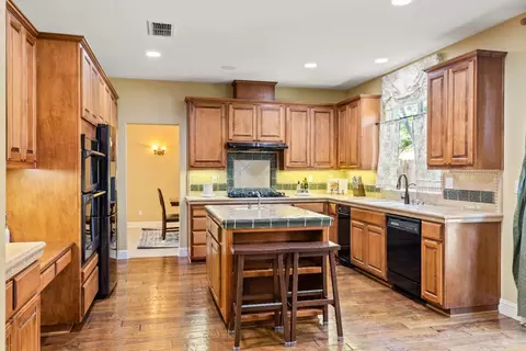 Kitchen - 2913 Hillglen Ave, Modesto, CA 95355 photo 2 of 5