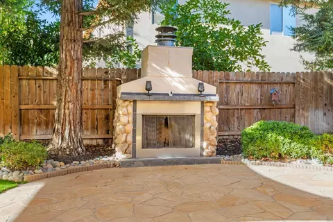 Exterior - 2913 Hillglen Ave, Modesto, CA 95355 photo 5 of 12