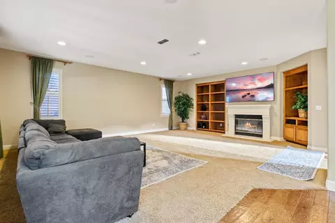 Living - 2913 Hillglen Ave, Modesto, CA 95355 photo 3 of 6