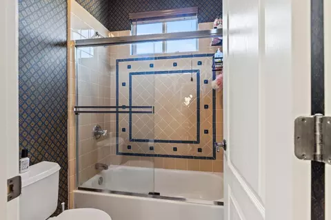 Bath - 2913 Hillglen Ave, Modesto, CA 95355 photo 4 of 7