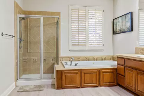 Bath - 2913 Hillglen Ave, Modesto, CA 95355 photo 7 of 7