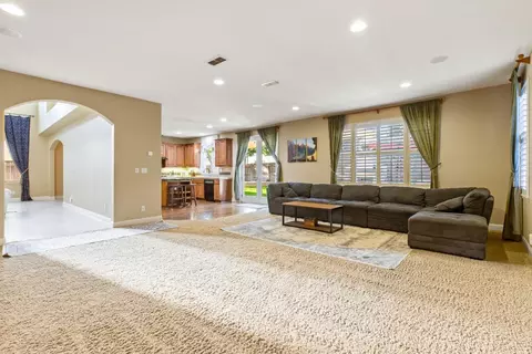 Living - 2913 Hillglen Ave, Modesto, CA 95355 photo 5 of 6